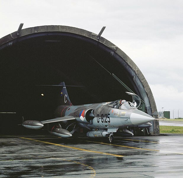 File:Lockheed RF-104G Starfighter van 306 squadron met Orpheus-pod 2193-002-008 0001.jpg