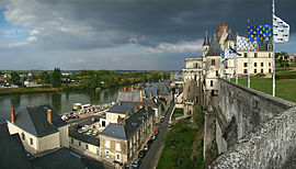 Château melihat kepada pekan Amboise