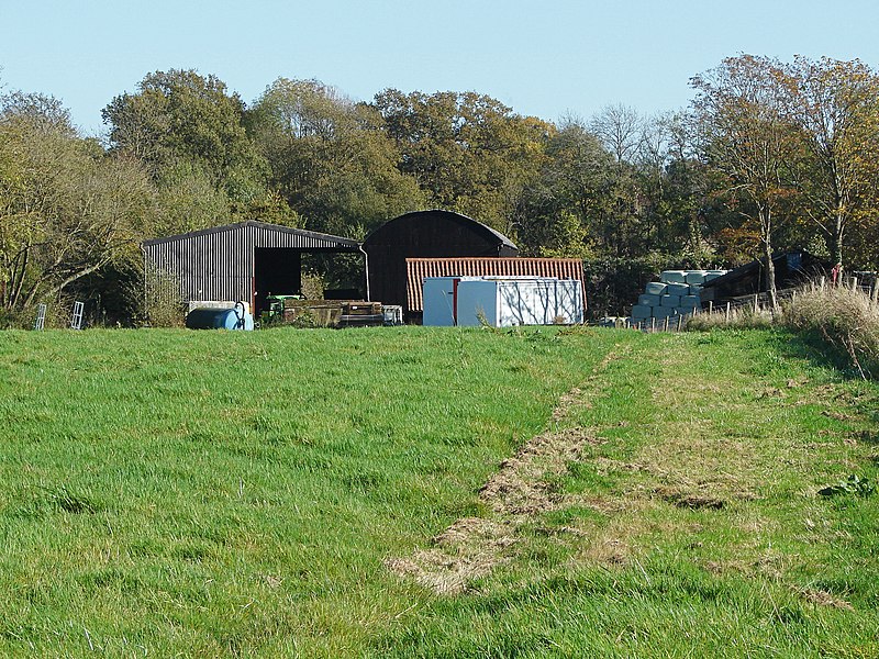 File:Lower Hammond's Farm - geograph.org.uk - 4230234.jpg