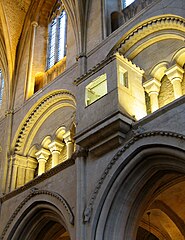 Abbaye de Malmesbury : ici la convergence des verticales est considérable mais le point de fuite est dans l'axe de la photo et ce détail d'architecture est plutôt bien rendu.