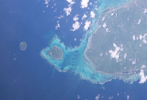 Manono Island