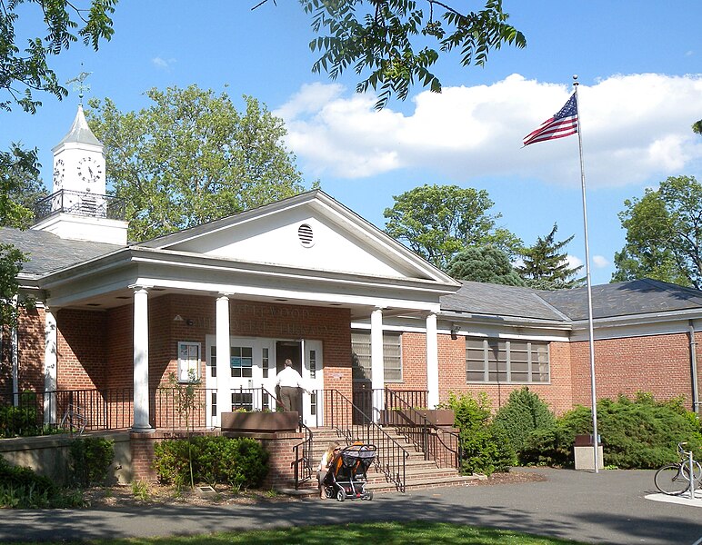 File:Maplewood Library jeh.jpg