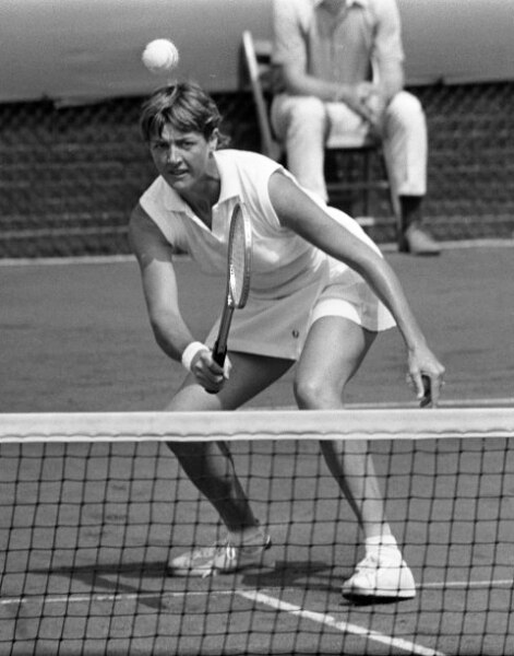 Court at the net in 1970