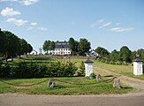 Marums gård, Hauptgebäude mit den Nebengebäuden und dem Park 2009.