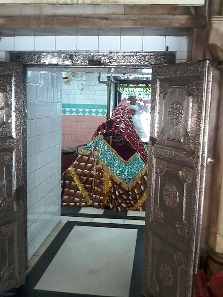 File:Mazar Syed Salar Masood Ghazi Bahraich.jpg