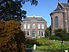 De pastorie bij de rooms-katholieke St. Odulphuskerk