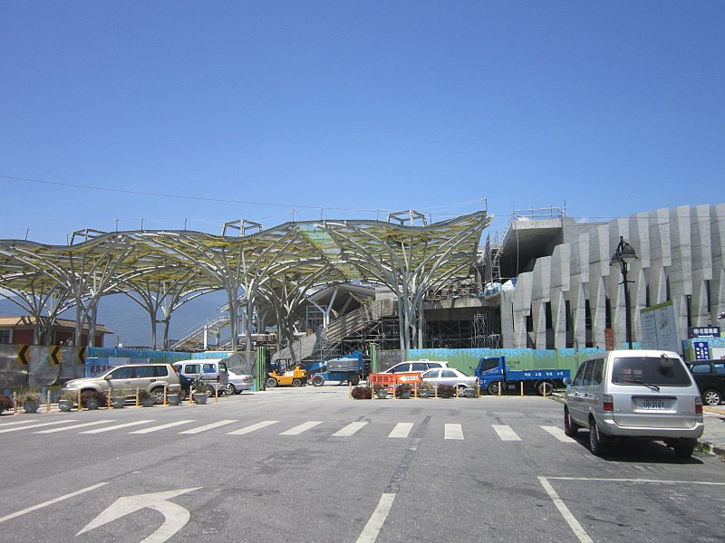 File:New TRA HuaLien Station Under construction 2017-8-10.jpg