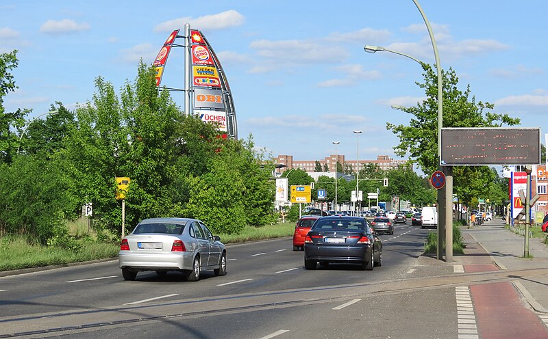 File:Nonnendammallee (Berlin-Haselhorst).jpg