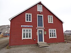 Ny-Ålesund museum exterior.JPG