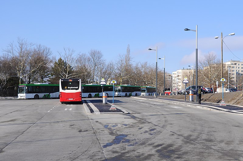 File:Oberlaa Busbahnhof 17A 70A.jpg