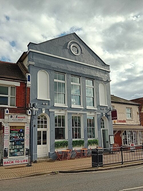 Old Town Hall, 94 High Street: Converted to a restaurant in 2000.