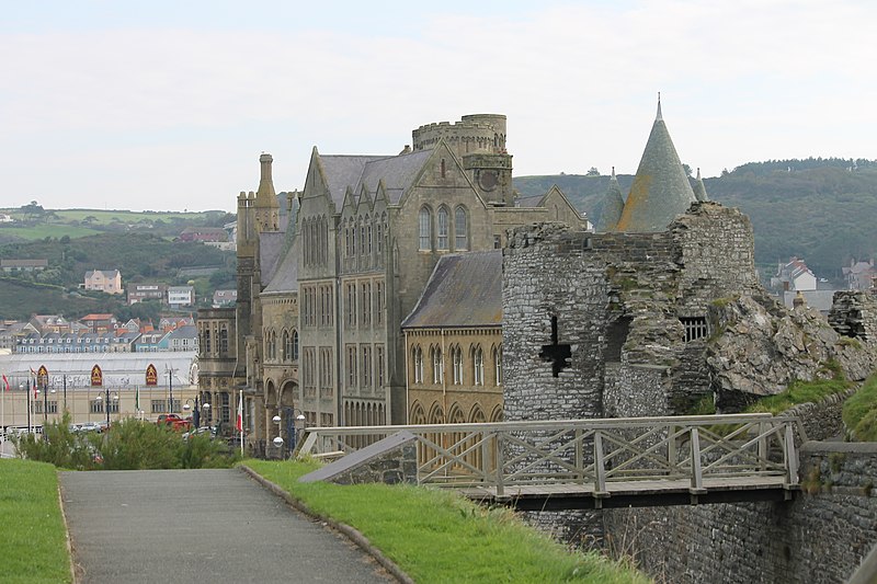 File:Old college from Castell Aberystwyth Castle, Ceredigion, Cymru, Wales 06.jpg