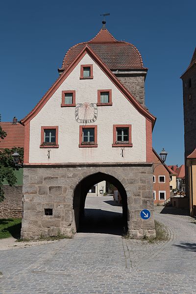 File:Ornbau, Stadtbefestigung, Unteres Tor, Feldseite-20160818-004.jpg