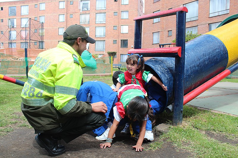 File:POLICÍA DE INFANCIA Y ADOLESCENCIA (15901672257).jpg