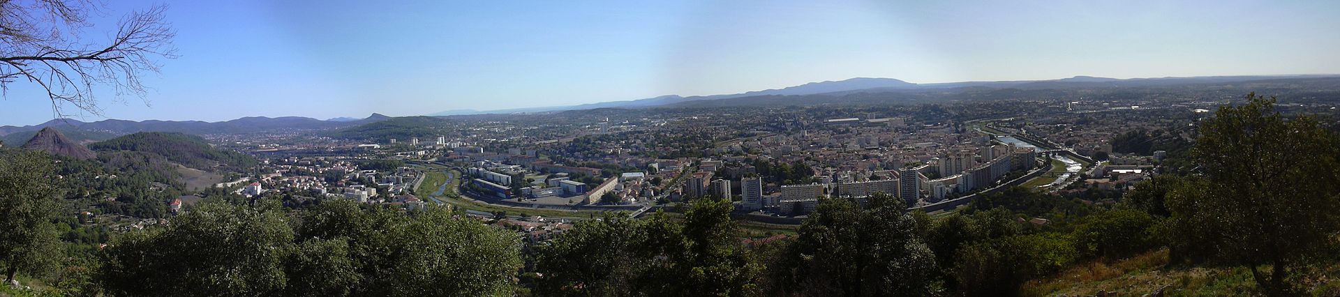 Panorama sur la ville depuis la colline de l'Ermitage.