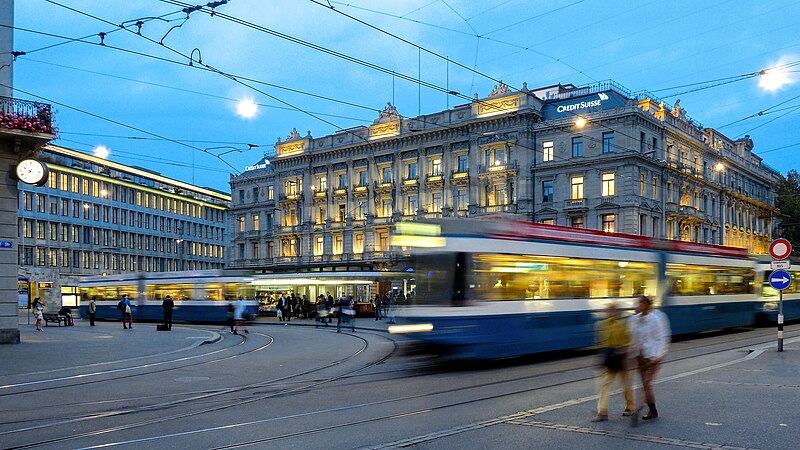 File:Paradeplatz Zürich.jpg