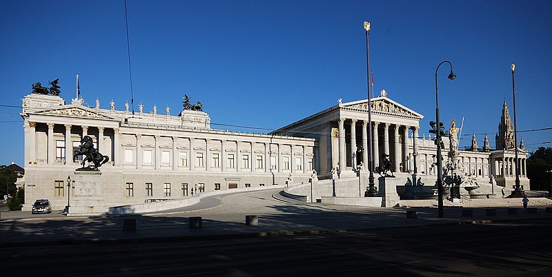 File:Parlament am Morgen 02.JPG