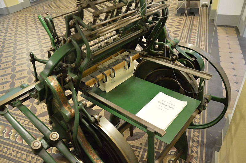 File:Paulinerkirche - Bookbinding machine (1).jpg