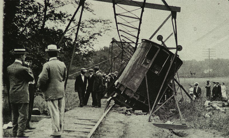 File:Pelham Park Railroad monorail flying lady derailment 1910.jpg