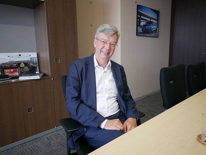 File:Philippe Klein, Chief Planning Officer Nissan, at his office in Yokohama, Japan. Picture by Bertel Schmitt 02.jpg