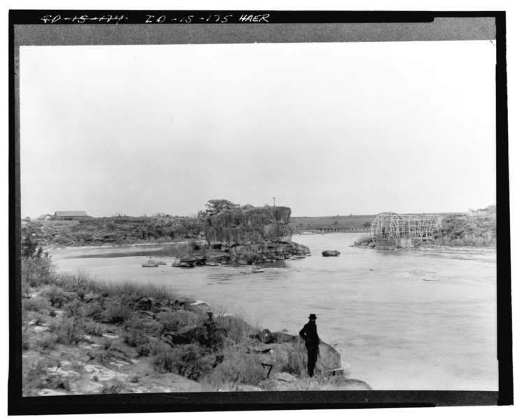 File:Photocopy of Photograph (original in Roger Lewis' private collection). Photographer and date unknown. CENTER ISLAND, CRAWFORD WATER WHEEL, TWIN FALLS COUNTY, MILNER, IDAHO; HAER ID,27-TWIF.V,1-175.tif