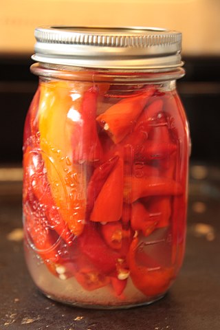 <span class="mw-page-title-main">Pickled pepper</span> Capsicum pepper preserved by pickling