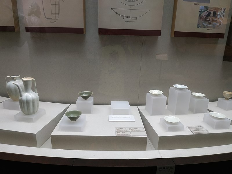 File:Porcelain bowls, Song dynasty, Yueyang Museum2.jpg
