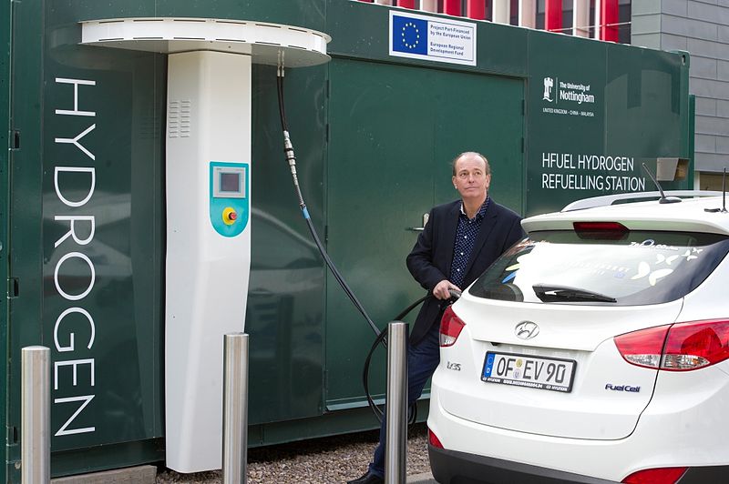 File:Quentin Willson refuelling the Hyundai ix35 Fuel cell car with HFuel at Nottingham University.jpg