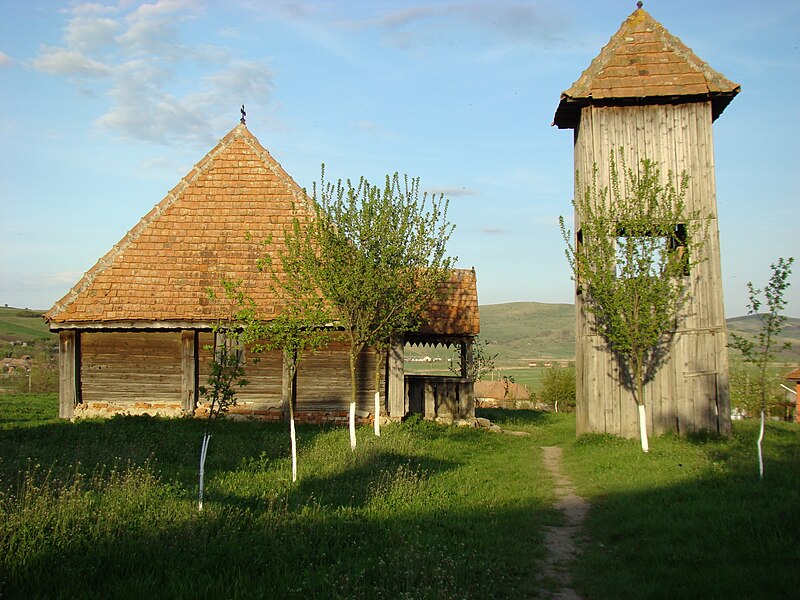 File:RO AB Tau wooden church 2.jpg