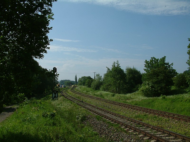 File:Railway Ostrov - K.Vary 15.6.2004 - panoramio.jpg