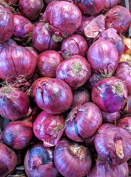 File:Red onions for sale at store.jpg