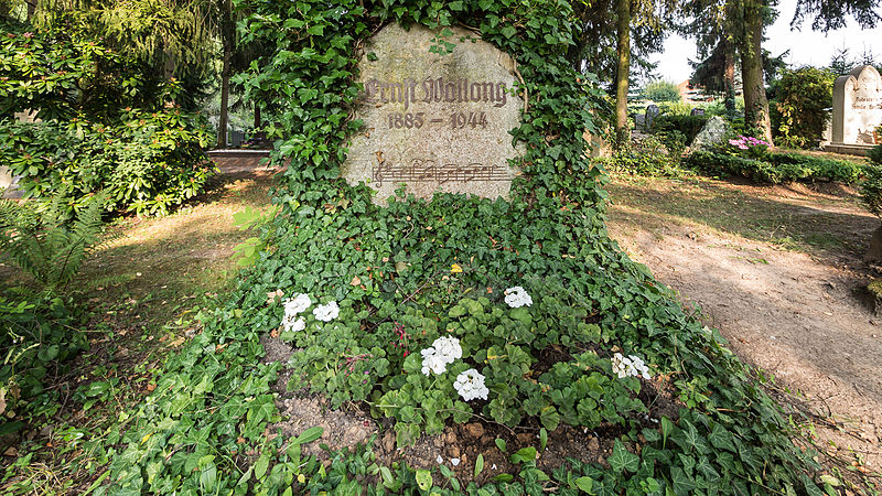 File:Rudolstadt Mörla Friedhof Grabstätte Ernst Wollong.jpg