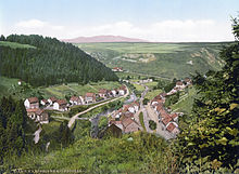 Rübeland mit Blick zum Brocken vor 1900, in der Bildmitte das Bahngleis der Rübelandbahn in Richtung Elbingerode