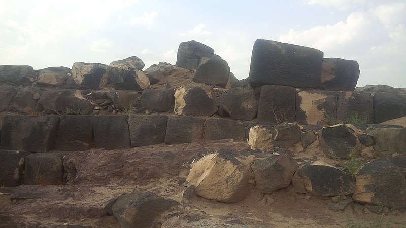 File:Ruins of Armenian godness Anahit's temple in ancient capital Armavir - panoramio (1).jpg