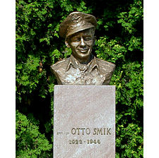 Bronzová busta generálmajora Otto Smika