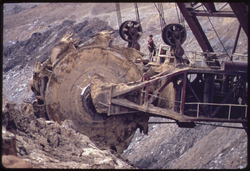 File:STRIP MINE NEAR ST. DAVID, (FROM THE SITES EXHIBITION. FOR OTHER IMAGES IN THIS ASSIGNMENT, SEE FICHE NUMBERS 166... - NARA - 553827.tif