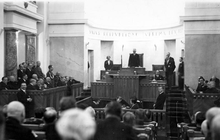 A debate taking place in the Senate, December 9, 1930 Sala Senatu, Warszawa, 1930.png