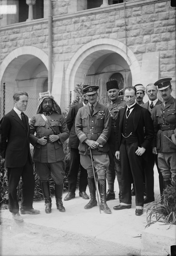 The arrival of Sir Herbert Samuel. From left to right: T. E. Lawrence, Emir Abdullah, Air Marshal Sir Geoffrey Salmond, Sir Wyndham Deedes and others