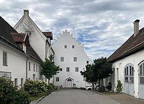 Schloßmuseum Murnau Eingangsseite August 2022.jpg