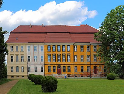 So kommt man zu Schloß lieberose mit den Öffentlichen - Mehr zum Ort Hier