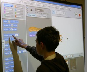 Programmiersprache Scratch: Zielsetzung, Namensherkunft, Entwicklung und Implementierung