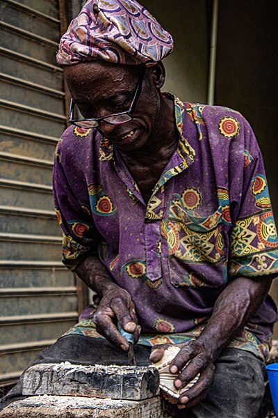 File:Sculptor doing what he knows best.jpg