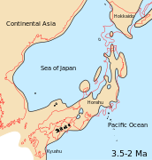 鮮新世後期 - 更新世前期には、日本海の拡大は終息して島孤は現在に近い配置になっている。(3.5-2 Ma)