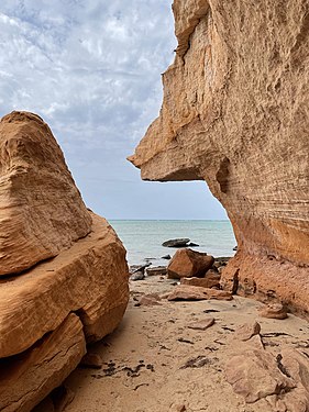 Shuwayhat beach Photograph: Almzo7e