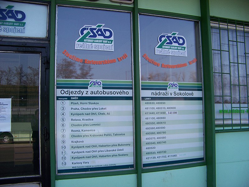 File:Sokolov, autobusové nádraží, rozpis stání.jpg