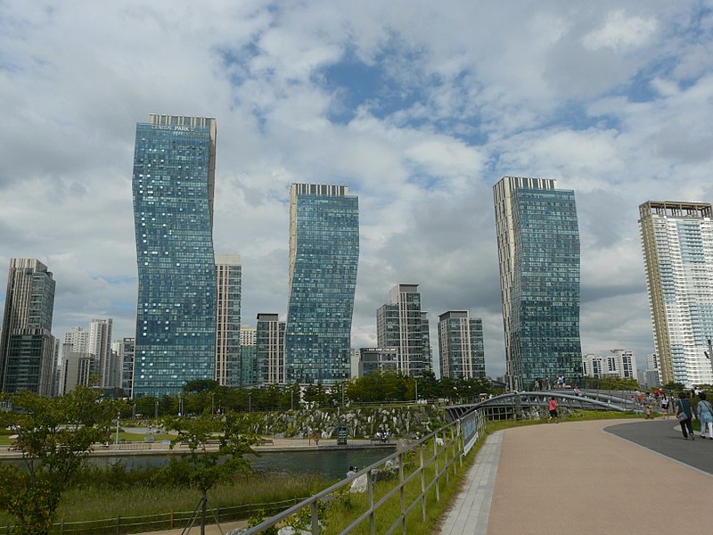 File:Songdo International Business District 12.JPG