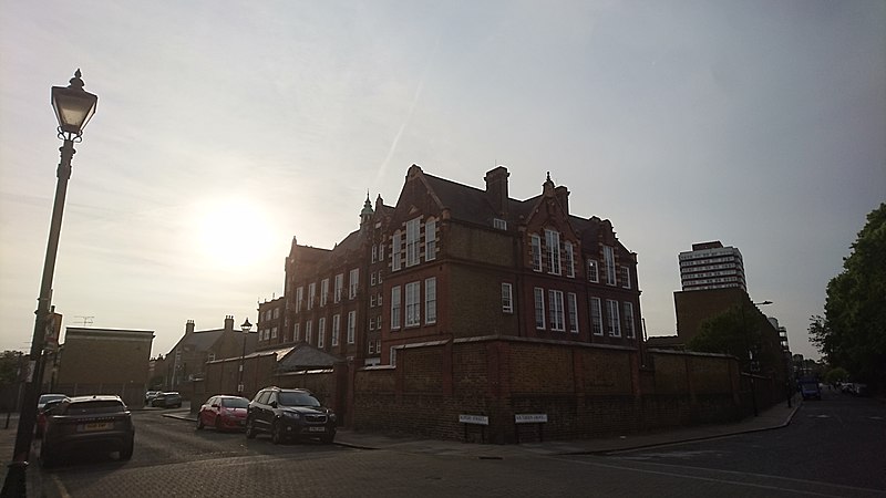 File:South Grove School (former), Mile End 01.jpg