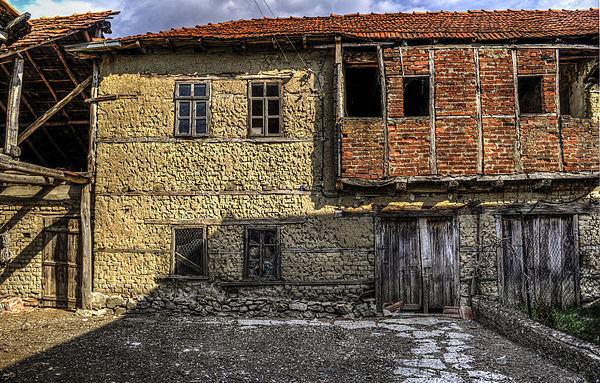 Old house 2. Старая провинция. Южная архитектура Старая. Завод в городе Стара роле (Stará role). Старая РОЛЬНЯ.