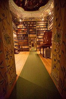 Library Stift St Peter Salzburg Zellenbibliothek 01.jpg