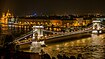 Нічний вигляд Ланцюгового мосту Сечені з Будайського замку в Будапешті, Угорщина